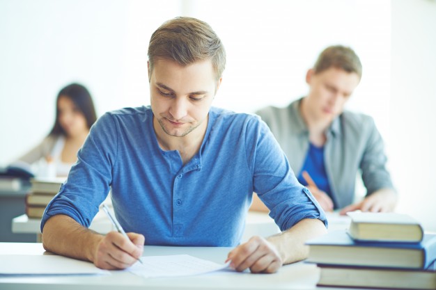 classroom-exam_1098-199