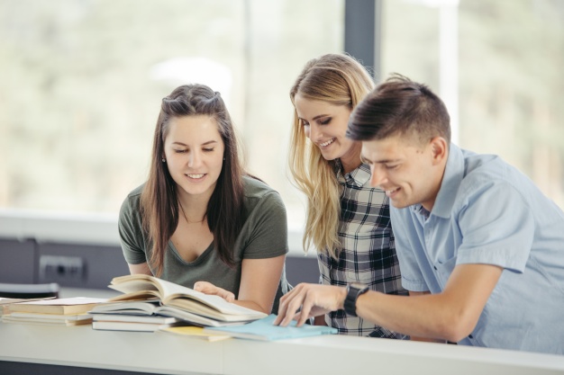 happy-classmates-table-library_23-2147678931