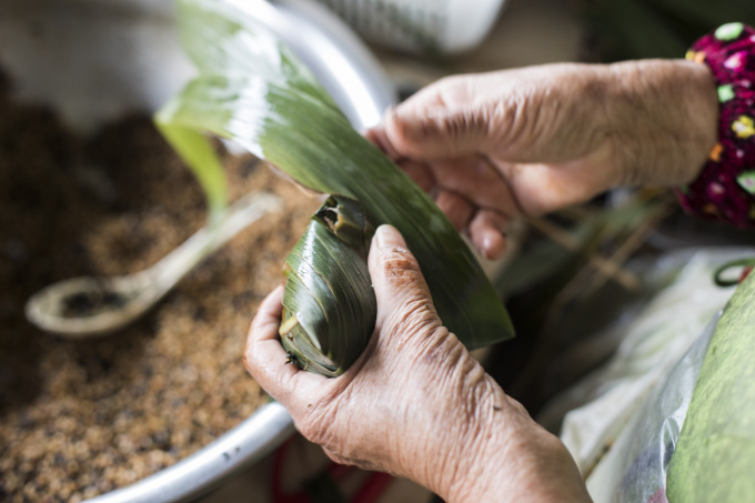 Lovepik_com-500631828-zongzi-in-the-dragon-boat-festival