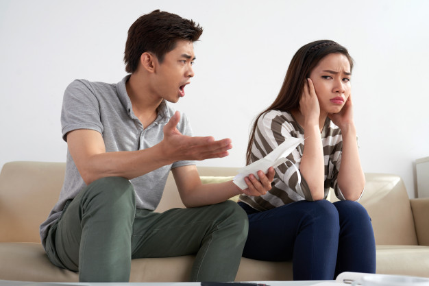 medium-shot-asian-man-shouting-his-wife-holding-piece-paper_1098-19020